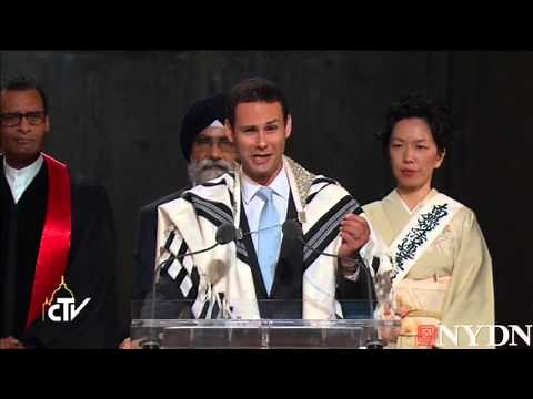 Cantor Ari Schwartz sings Jewish prayer of fallen