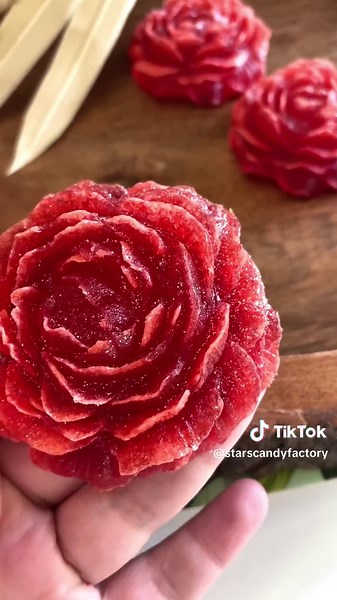 😅💓Call me whenever you’re ready for that midnight snack! #kohakutou #crystalcandy #crystals #geode #rockcandy #delicious #sinful #candy