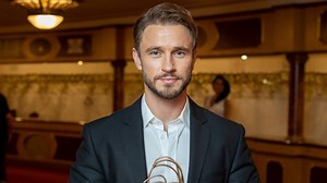 Visszavette a botrányos körülmények között menesztett Sándor Pétert az Operettszínház