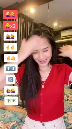 👩‍🦰👩‍🦰🤫