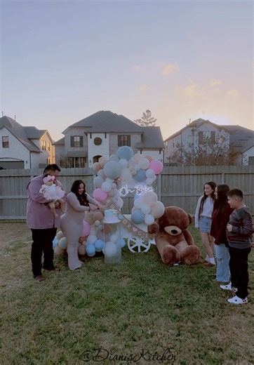 Un momento que quedará para siempre en nuestros corazones 🥹🩷🩵 Rodeados de amor, familia y mucha emoción descubrimos si nuestro bebé será niño o niña🥹💙💖 Gracias a todos los que fueron parte de este día tan especial!! Nuestro corazón está más lleno que nunca!🥰🥹♥️ @JD Builders & Developers LLC • • #fypシ゚viral #genderreveal #boyorgirl #dianiskitchen #foryoupage