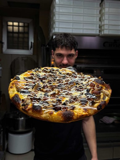 ZAMPINA… su una F’CAZZ? 🤤 Scamorza affumicata, fungo cardoncello della Murgia, zampina di Sammichele e salsa alla @birra_peroni 🔥🍺 E MANGIA… che stai sciupato! 📍CORSO DI PORTA TICINESE 76, MILANO #altare #cibopugliese #focaccia #focacciabarese #puglia