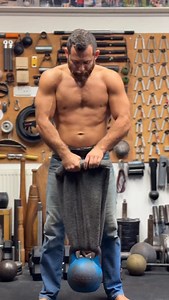 You don’t need fancy equipment. Here’s a makeshift wrist roller using just a weight and a towel, and it absolutely fries the forearms. Added challenge as the “handle” gets bigger the higher up you go! | Raspberry Ape