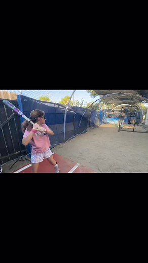 Way to work Galilea !! 💪🏼💪🏼🥎 @linnsblues23 #softball #foryoupage💙 #fypp #viral #virall #lessons #lapuente #10u #reels #reelsvideo❤️ | Nahri’s Softball Lessons