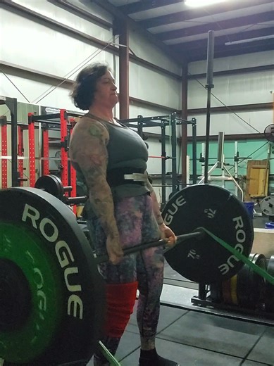 my back is holding up well for the #deadlifts that I'm able to do. we're using wagon wheels to increase the height and bands to increase the weight at the top. the bottom of the #deadlift is the part that causes the back pain, so we're avoiding that part while working on my back strength. #strongmansaturday at @AllAmericanFitness24hr 💪 #kristylifts #strongwoman
