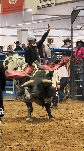 This bull rider makes it look easy!