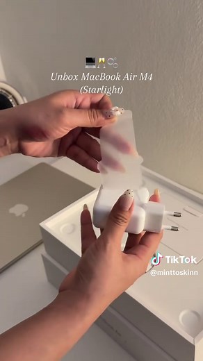 Unboxing the MacBook Air M4 (Starlight)