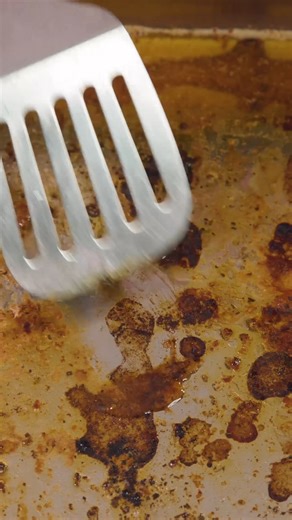 Make delicious homemade gravy with our ultimate guide. Use broths, stocks, or pan drippings. And it only takes 10 minutes! https://thestayathomechef.com/how-to-make-gravy/ | The Stay At Home Chef