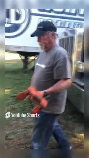 Dave decides to comply with the new CA law for Port Drivers!!!!! 😂 | Smart Trucking