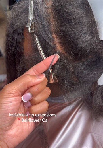 Micro bonds for invisible k tip install using kinky straight hair 💕consultations for k tips are available using the link in my bio if you have any questions you can also text 323-296-9924 #invisiblektipextensions #ktipextensionspecialist #orangecountyhairextensions #kinkystraighthair