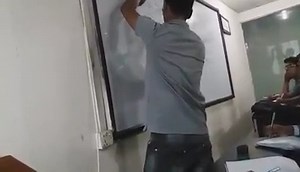 এটা ২০১৮ সালের আমি - তখন এডমিশন প্রিপারেশন নিচ্ছিলাম। যিনি ক্লাস নিচ্ছিলেন উনি একটা টপিকে একটু কনফিউশনে পড়ে গেসিলেন, তারপর উনি আমাকে এক্সপ্লেইন করার সুযোগ দেন। This was my first and only 2-minute teaching experience at Udvash. I never had any interest in teaching college students. When I got into BUET, Udvash called me to join, but I simply didn't respond. I wanted to be more focused on my studies. Now here I am. Teaching college students online. Teaching is fun and it's one of the best things I