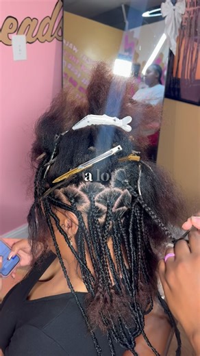 jenesis middleton 🩷 on Instagram: "Nothing in life is free… and somehow service providers are always the first ones people expect to “hook them up.” I promise you… our time, talent, and energy deserve to be respected just like anybody else’s. Luckily I have friends in high places who value what I do and give me the same experience I give them. Balance is a beautiful thing 💕✨ #braiderlife #chairtalk #clientstories #serviceproviderlife #hairtok #braidspecialist #dfwbraids #dallasbraider #fortwor