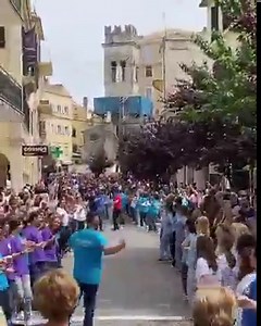 834K views · 41K reactions |  Meanwhile in #Greece on Corfu island hundreds of Greeks welcome May and dance into Spring! Καλό μήνα από Κέρκυρα με κέφι! Video by Corfu | GREEK GATEWAY | Facebook