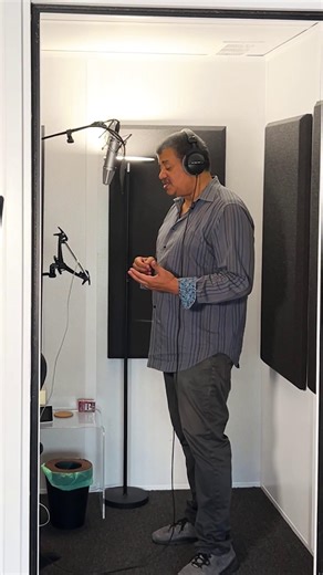 What’s better than reading Neil deGrasse Tyson? Hearing him!🎙️ Penned and performed in audiobook by the #1 The New York Times bestselling author of #AstrophysicsforPeopleinaHurry, the imaginatively informative companion to #MerlinsTourOfTheUniverse known as JUST VISITING THIS PLANET releases on Tuesday, October 21! 🔗Preorder now: https://blackstonepublishing.com/products/book-ea8m 📘Start with MERLIN'S TOUR OF THE UNIVERSE: https://www.blackstonepublishing.com/products/book-ea8l . . #NeildeGra