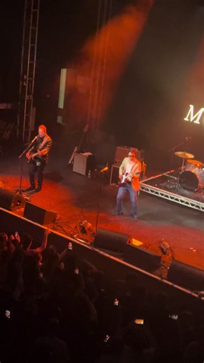 Teddy Picker by Arctic Monkeys - Live Performance