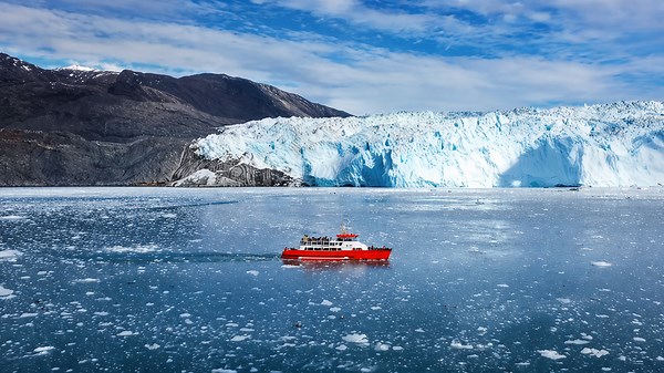 Huge ice walls rising from the ocean in Glacier Bay