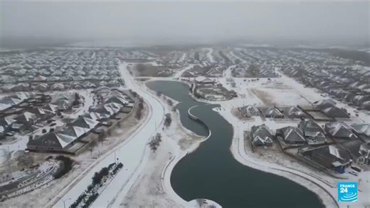 US storm leaves 160,000 without power