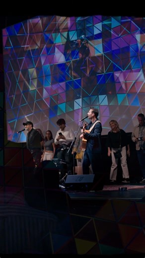 “Cumbiera Intelectual” en vivo, grabada en el histórico Teatro Albéniz en 2024, para el álbum #DesdeQueTeMadrid 🎶🎨 Ya pueden ver y escuchar la versión completa >🔗 https://www.youtube.com/watch?v=44snp4i3KMk ¡Que la disfruten! #kevinjohansenyliniers #desdequetemadrid #cumbieraintelectual #esnuestraformadecomunicarnos | Kevin Johansen