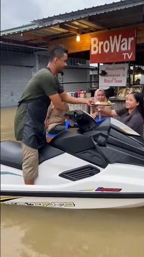 Selagi tak tenggelam niaga tetap ON...#banjir #fypシ #viralshort #shorts #jetski