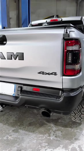 تعديل سيارة دودج رام dodge ram 🛠️ تركيب تباريز وكاكات 👌 مركز هندسة القيادة drive engineer لصيانة وتعديل سيارات الدفع الرباعي 🚘 #هندسة_القيادة #drive_engineer #تعديل_سيارات #دودج_رام #dodge_ram #الرياض #حي_الرمال_الرياض #حي_الرمال