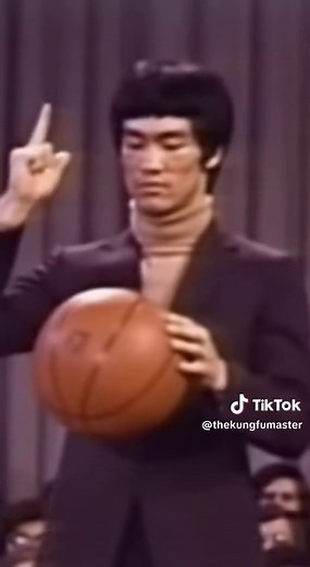 Incredible Kung Fu Skills on Display