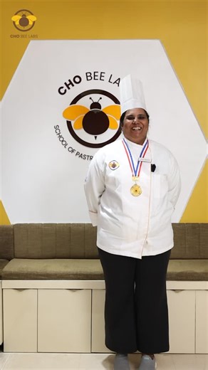 From a dream ✨ to a chef’s coat 👩‍🍳👨‍🍳 Our students didn’t just learn baking — they became Pastry Chefs. 🎤 Hear them speak about their journey, confidence, skills & transformation at CHO Bee Labs. Real stories. Real growth. Real careers. If you’re waiting for the right time to start your pastry journey — this is it. 📣 Limited seats | New batch starting soon 👉 Enroll now & turn your passion into a profession. #CHOBeeLabs #FromStudentToChef #PastryChefJourney #BakingDreams #CulinaryCareers 