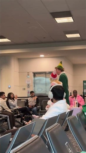 Buddy the Elf Spotted at Chicago Midway Airport During the Holidays || ViralHog