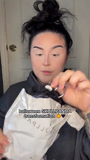 SKULLPANDA HALLOWEEN MAKEUP TUTORIAL 🖤 @popmart_us :: #popmartus #poportreat #blindbox #makeup #halloween | Onigiri.Nana