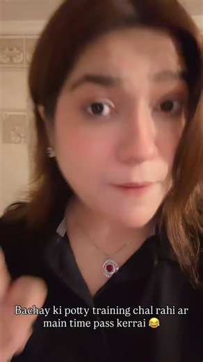 Aqsa Mir | Uff potty training of your kid is such a difficult task. Bacha b confuse k aagai, nahi aai, hogai, ho rahi ha 😂 aur maa b pareshan. Kya... | Instagram