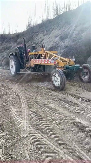 Live shot: Tractor-pulled ditching machine, digging a ditch in one second!