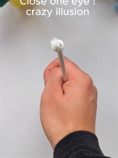 Discover the Close One Eye Optical Illusion