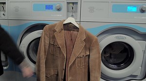 Bonjour les amis, Cette semaine nous avons partagé des clips, mais pas seulement des clips. Ces vidéos, que je vous présente presque chaque jour, sont autant de petits films dans lesquels je me suis investi, dans lesquels mon implication a été grande, sincère, afin de partager avec vous une philosophie qui se veut proche des gens, de l’autre, de nous tous, proche de l’art et de la culture, tout en ignorant les aspects mercantiles. J’ai souhaité affirmer qu’avec peu de choses on peut faire beauco