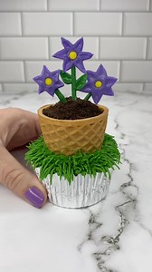 517K views · 5.3K reactions | Flower pot cupcakes  It’s a little dessert pot on top of a cupcake 華The plant pot is filled with chocolate mousse and topped with crushed Oreos, I made the flowers with candy melts #cupcakes #flowercupcakes #cakedecorating #mothersday #cakedbyrach #baking #cute #cakeartist | Caked By Rach | Facebook