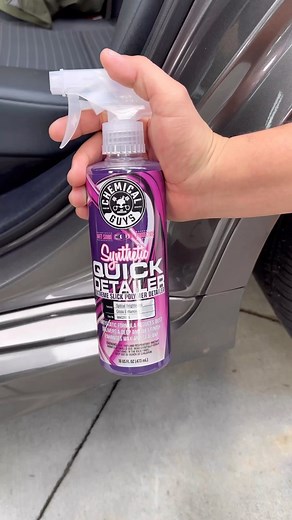 Keep your paint clean and shining in between washes with Synthetic Quick Detailer!✨ Synthetic Quick Detailer creates a streak-free shine with stunning results on any color paintwork. Use the slick synthetic formula to remove dirt, debris, bird droppings, brake dust, and road grime without scratching sensitive paintwork. The fully-synthetic formula cleans and shines all paint colors in between full washes, and helps wax and sealant coats last longer. Is this product part of your detailing arsenal