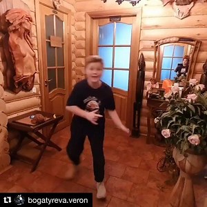 #Repost @bogatyreva.veron with @get_repost ・・・ GSONLINE HOUSE BATTLE WITH @gsonlinebattle @kapela_officiel @toyinsogunro LETS GET DOWN #gsonlinesimpatico #housedancer | Karizma