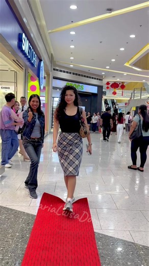 Red Carpet Striker: The Ultimate Head Turner Beauty