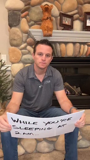 A hot flash in menopause is an incredibly difficult symptom that women have to deal with that can disrupt sleep and cause anxiety in the middle of the night. But they can also happen during the day in public places and important situations. Please educate yourself about this so that you can give your wife the support she deserves. 👉 FREE DOWNLOAD FOR HUSBANDS 🔗 Link in bio #husband #womenshealth #women #men #mom #menopause | Husbands4menopause