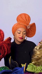 Dizaina Tips; Ukienda kwenye sherehe ilee ya kudamshika,hakikisha umevaa lemba refu na zuri kwani muonekano huanzia kichwani kushuka chini tenaa hata Kama nguo yako ipo simple…usikosee kwenye lemba!!utanishukuru baadae Hayaa kazi hii hapaa mpyaa Inaitwa SGR Bei Tsh 25000 only Music: #diamondplatnumz_trends | pichichi turbans
