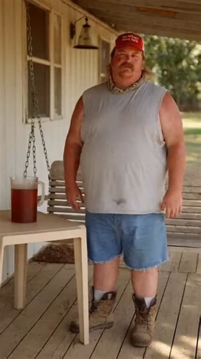 How to Properly Make Sweet Tea with Rufus T Boon Rufus walks you through his sweet tea routine like it’s a sacred ritual — loud commentary, bad measurements, and Ernie tryin’ to sip it early. 😂 Follow for more small-town laughs from Rufus T. Boon. #comedy #funny #redneck #sora2 #redneck #sweettea | Rufus T. Boon