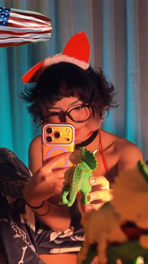 NerdyB❤️ on Instagram: "🇺🇸🇺🇸🇺🇸 . . . In Japan, technology that generates electricity just from people walking is already a reality ⚡️👣 Special floor tiles detect the pressure and movement energy generated when you walk. At that moment, materials inside the tile react instantly to convert that motion into electrical energy. One step produces only a tiny amount of energy, but when millions of footsteps come together, they create enough power to run LED lights, billboards, and sensors. Espec