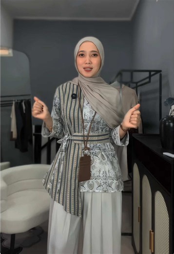 Blouse Batik Secantik: Pilihan Batik Modern Wanita