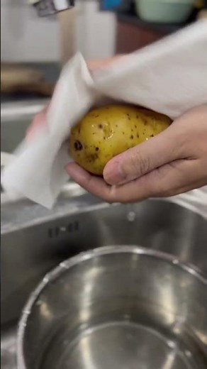 How to clean potatoes