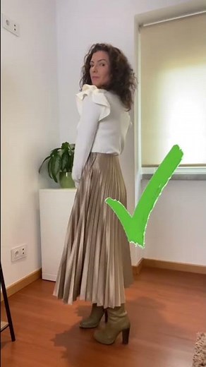 How to style a pleated skirt to make you look taller and slimmer