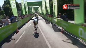 What a moment! Fenella Langridge, leading the race, pumps up the crowd at Challenge Roth 🙌 | T100 Triathlon World Tour