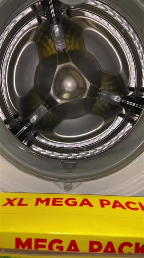 A sudsy Ariel bedding wash 🧺🫧 Ariel on bedding is just the best!! #laundryoverload #laundry #laundrytok #washingoverload #makingmyclothesextraclean #asmr #fyp #laundryday #cleantok #washing #laundryasmr #laundrydetergent #laundrypowder #ariellaundrypowder #beddingwash #sundayreset