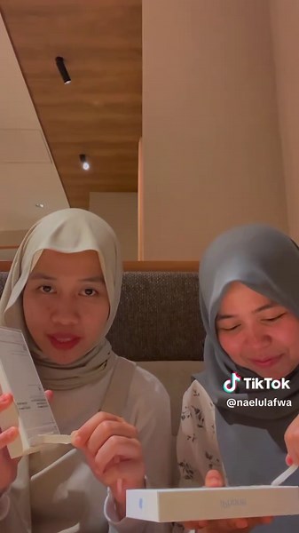 Unboxing iPhone 17: Kejutan dan Kebahagiaan