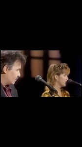 John Prine performing "Speed of the Sound of Loneliness" #johnprine #singersongwriter #folk #acoustic #americanmusic #countrymusic #country | Radio L'envie