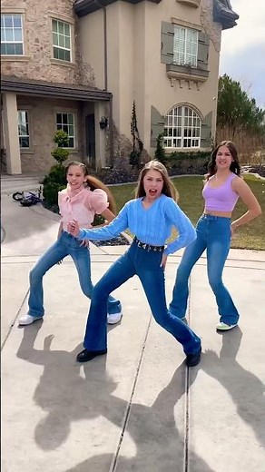 Coffee Shop Bop viral TikTok trend! ☕️💃 #trending #short #tiktok