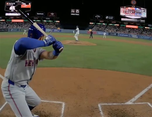 What a 100 mph Fastball from Shohei Ohtani looks like (home plate view). 👀
