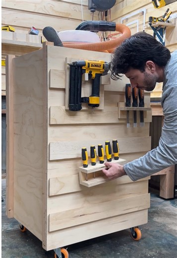 Perfect dust collection for a small shop🔨🪵 #diy #dustcollection #smallshop #woodworking #woodshop